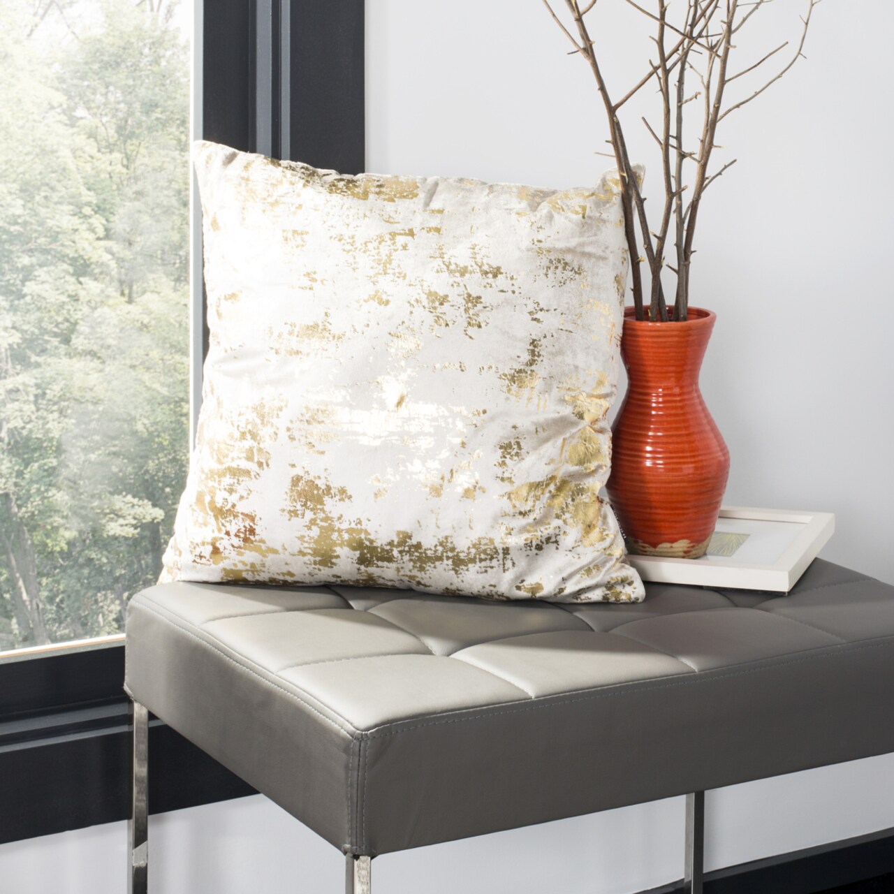 SAFAVIEH Edmee Metallic Pillow: Beige/Gold Chic Style Home Décor Cotton Throw